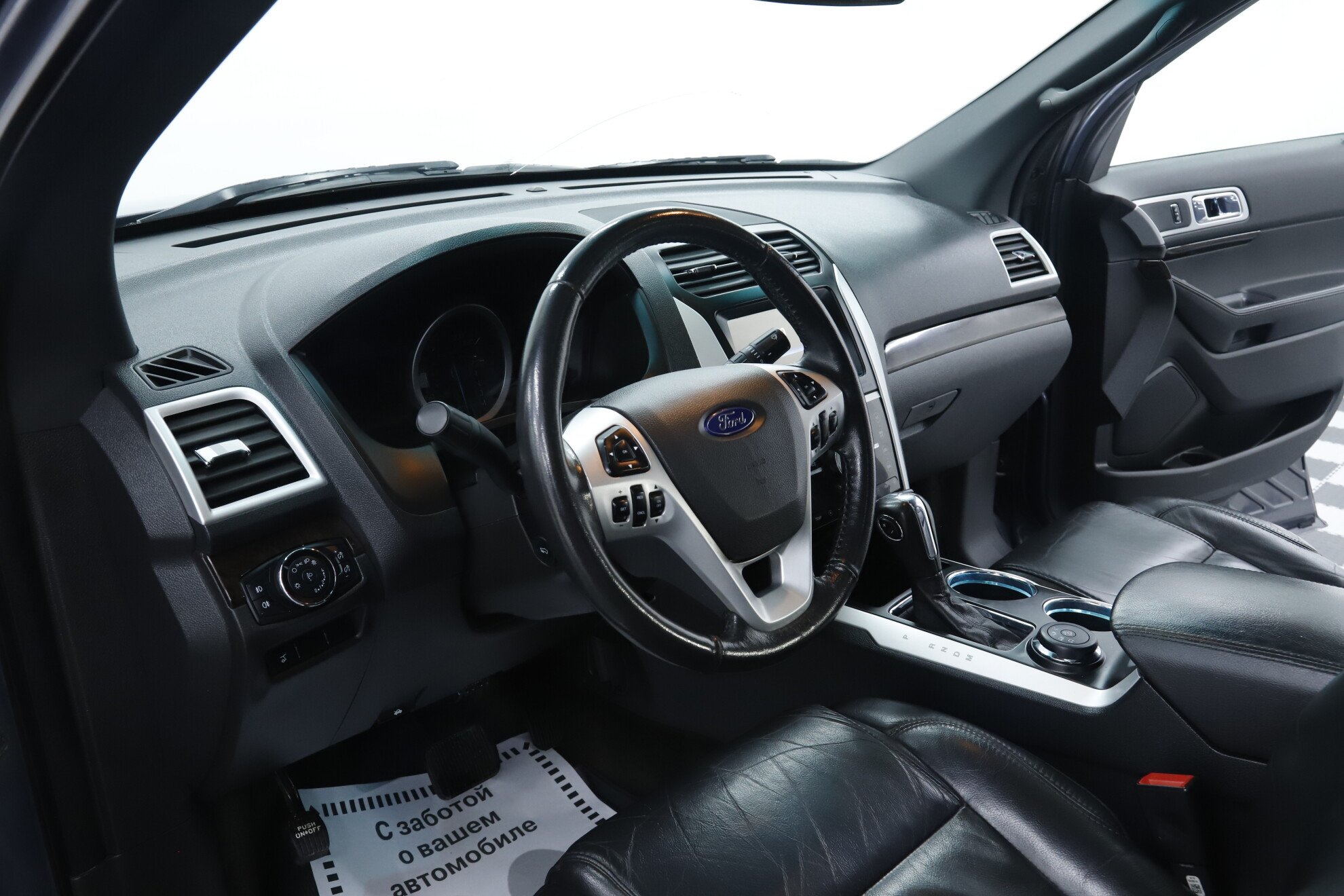 Ford Explorer, V, 2015 фото 12