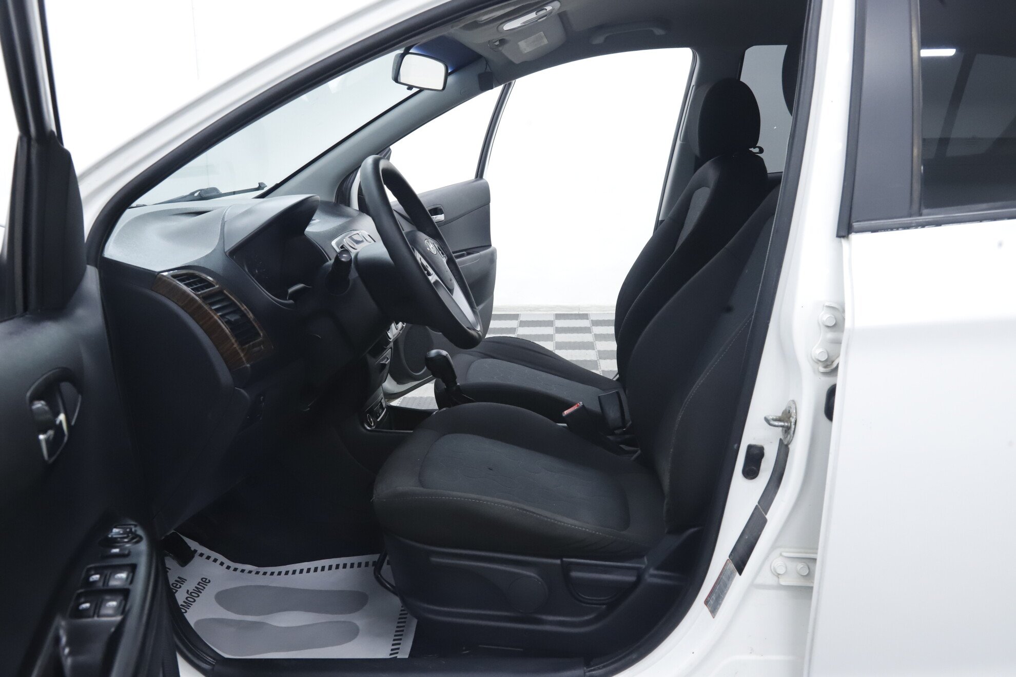 Hyundai i20, I, 2009 фото 7