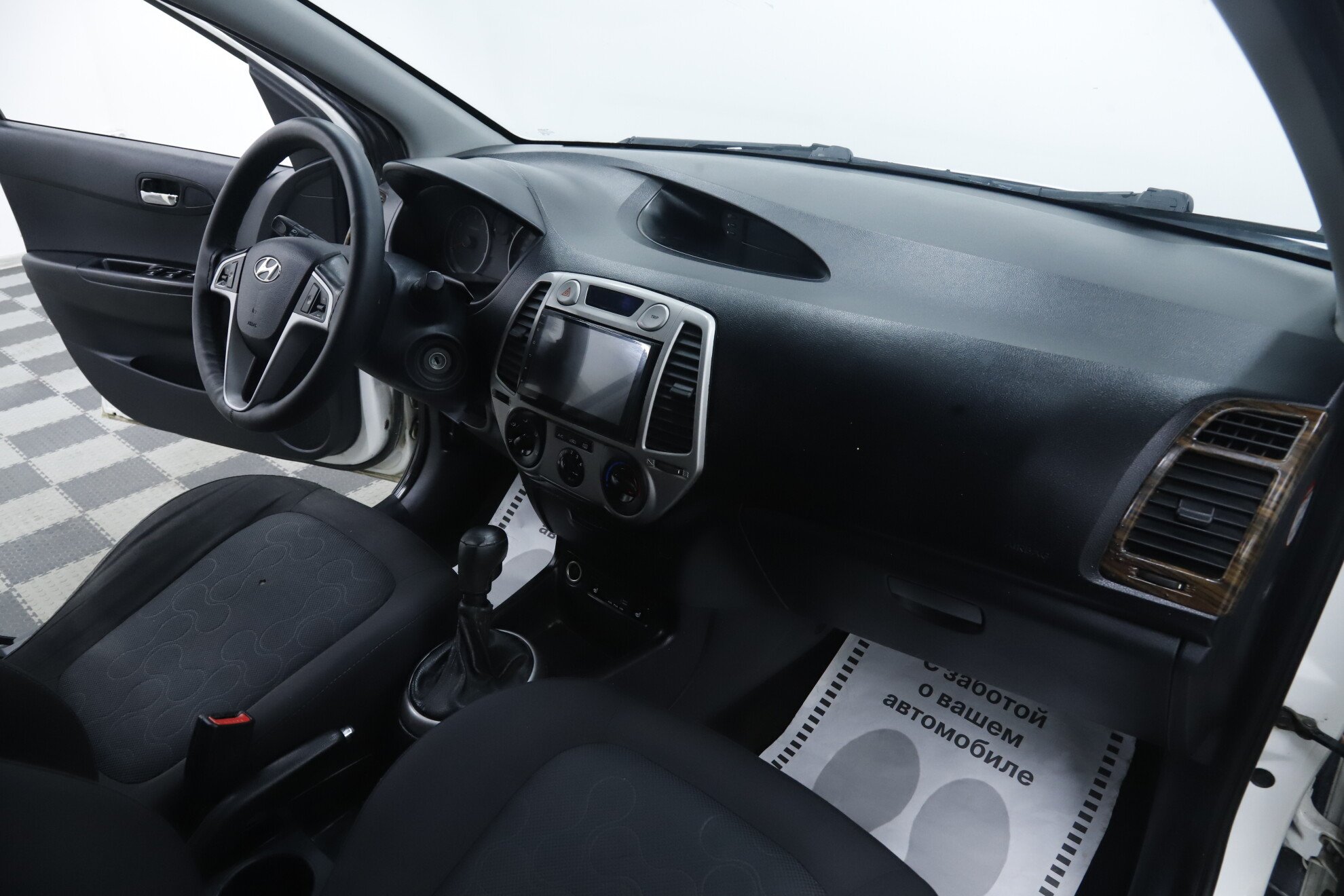 Hyundai i20, I, 2009 фото 14