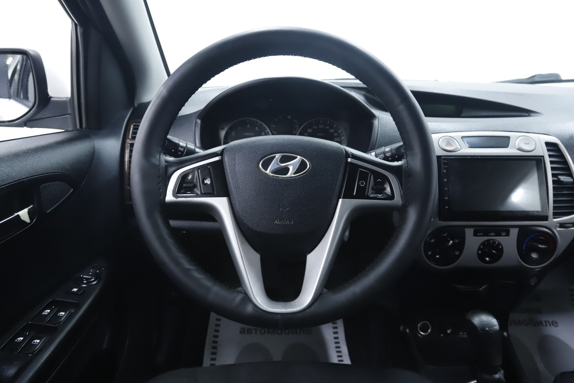 Hyundai i20, I, 2009 фото 11