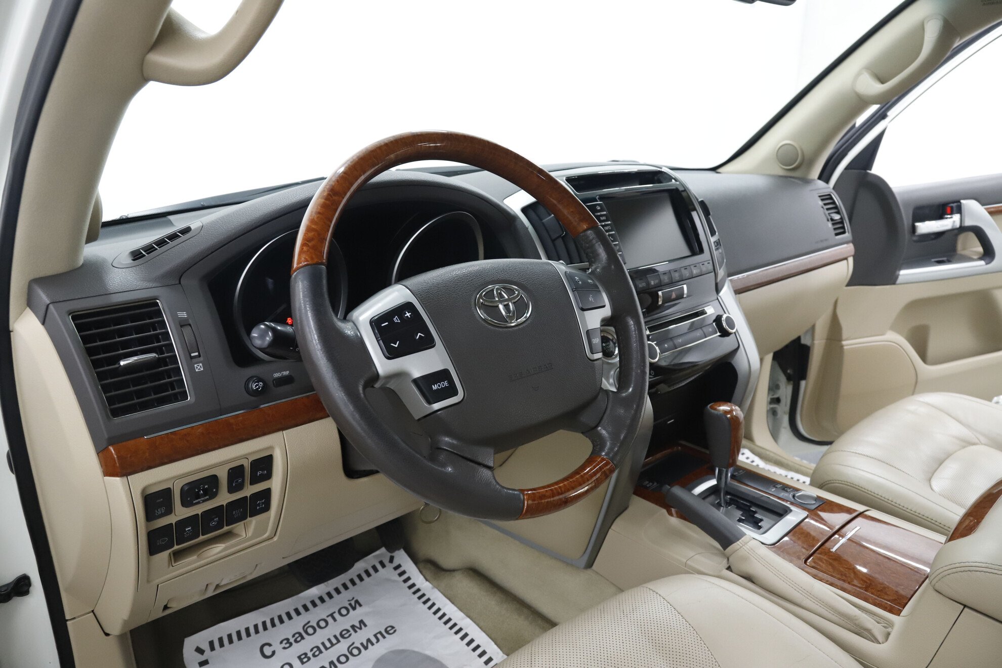 Toyota Land Cruiser, 200 Series Рестайлинг 1, 2015 фото 10