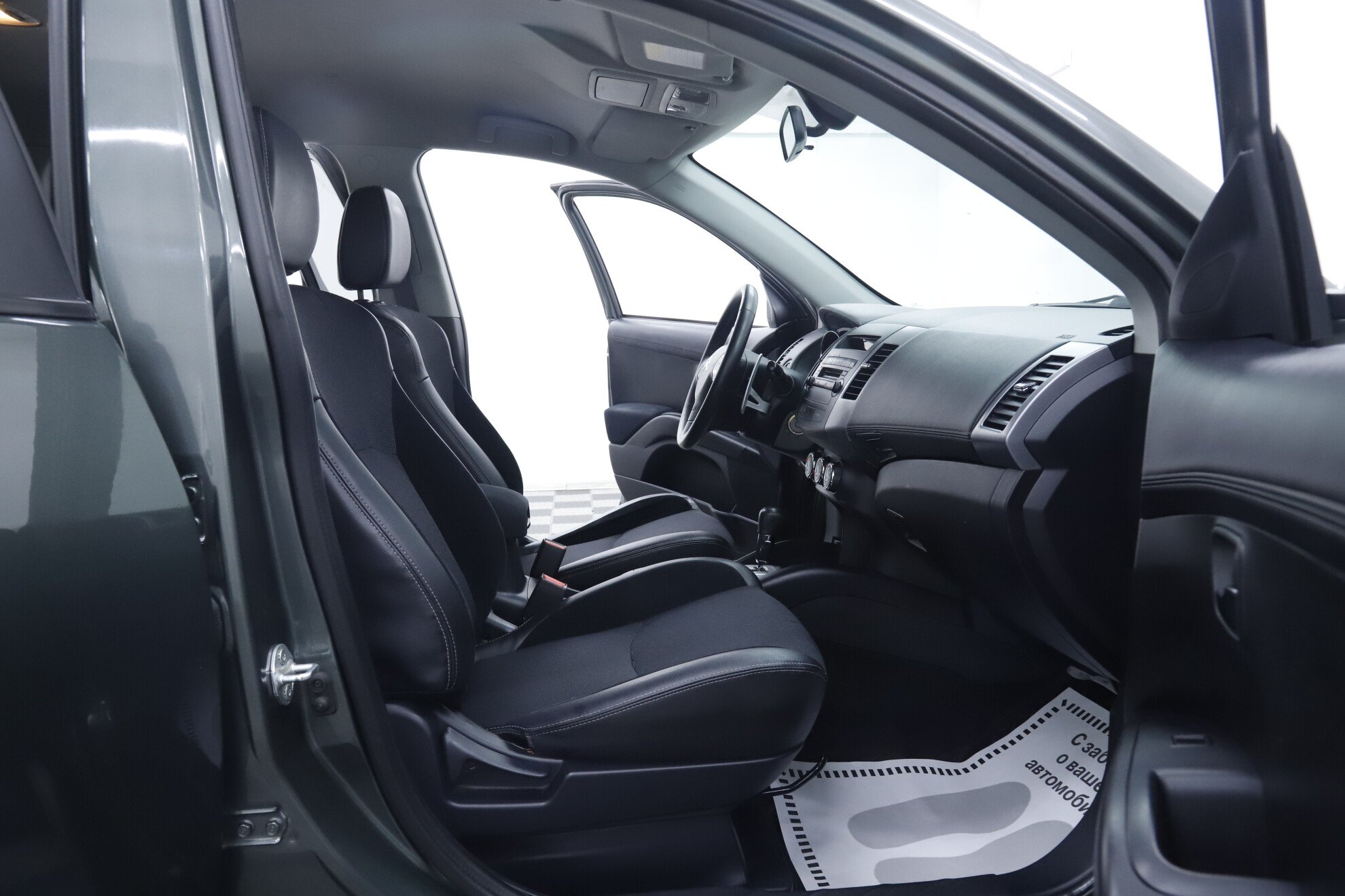 Citroen C-Crosser, 2010 фото 16