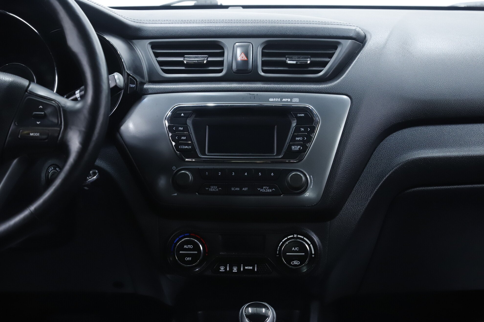 Kia Rio, III, 2013 фото 11