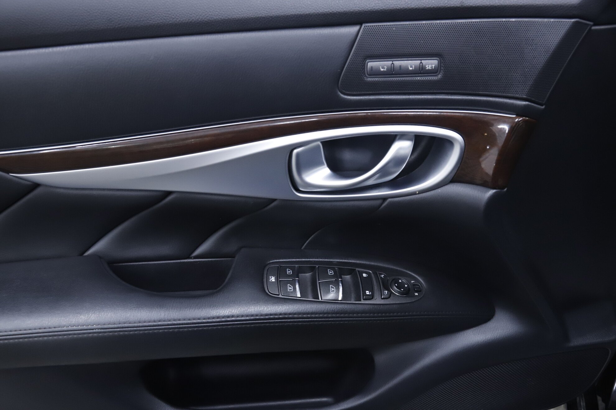 Infiniti Q70, I Рестайлинг, 2014 фото 12