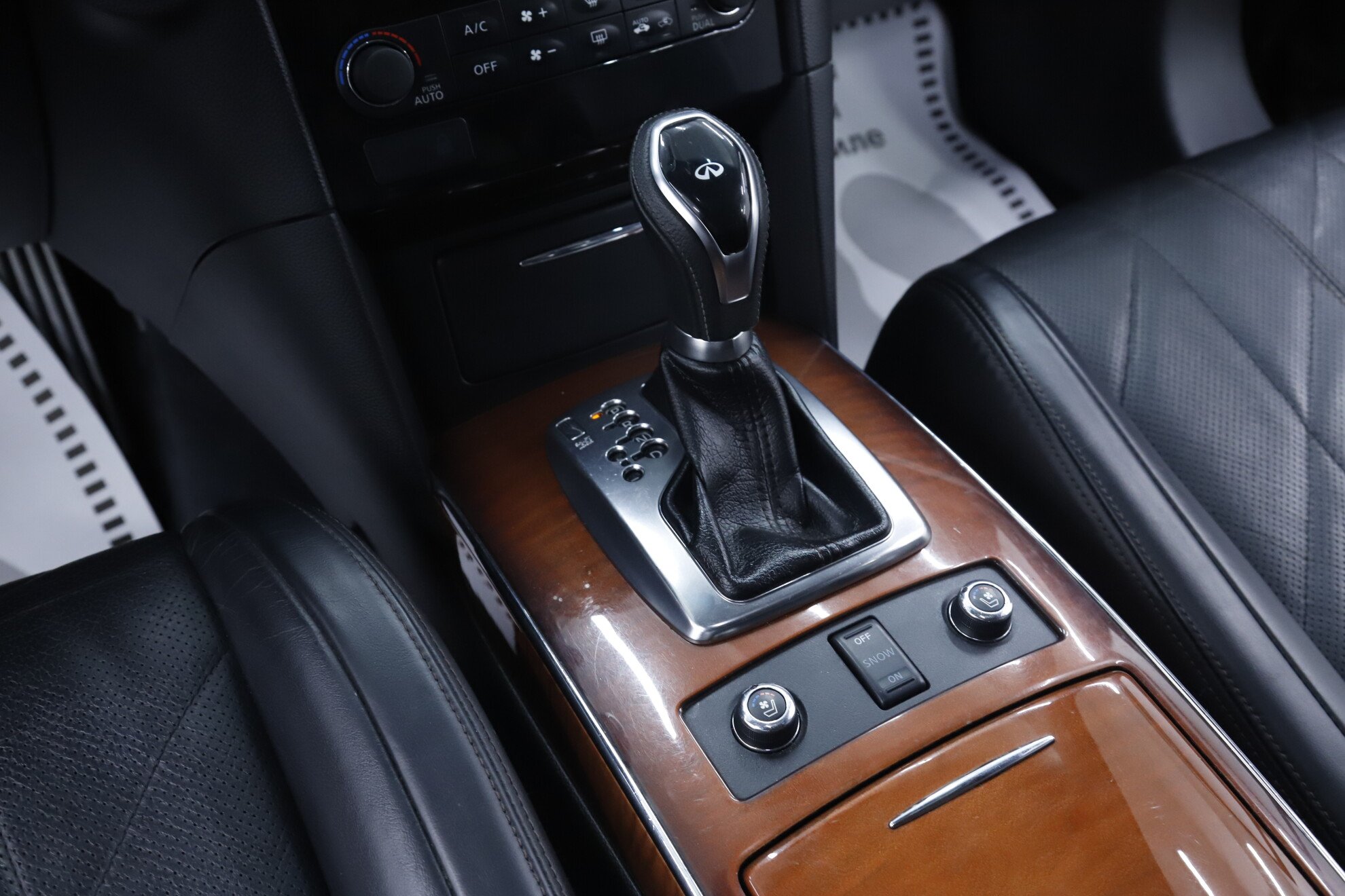Infiniti QX70, 2016 фото 18