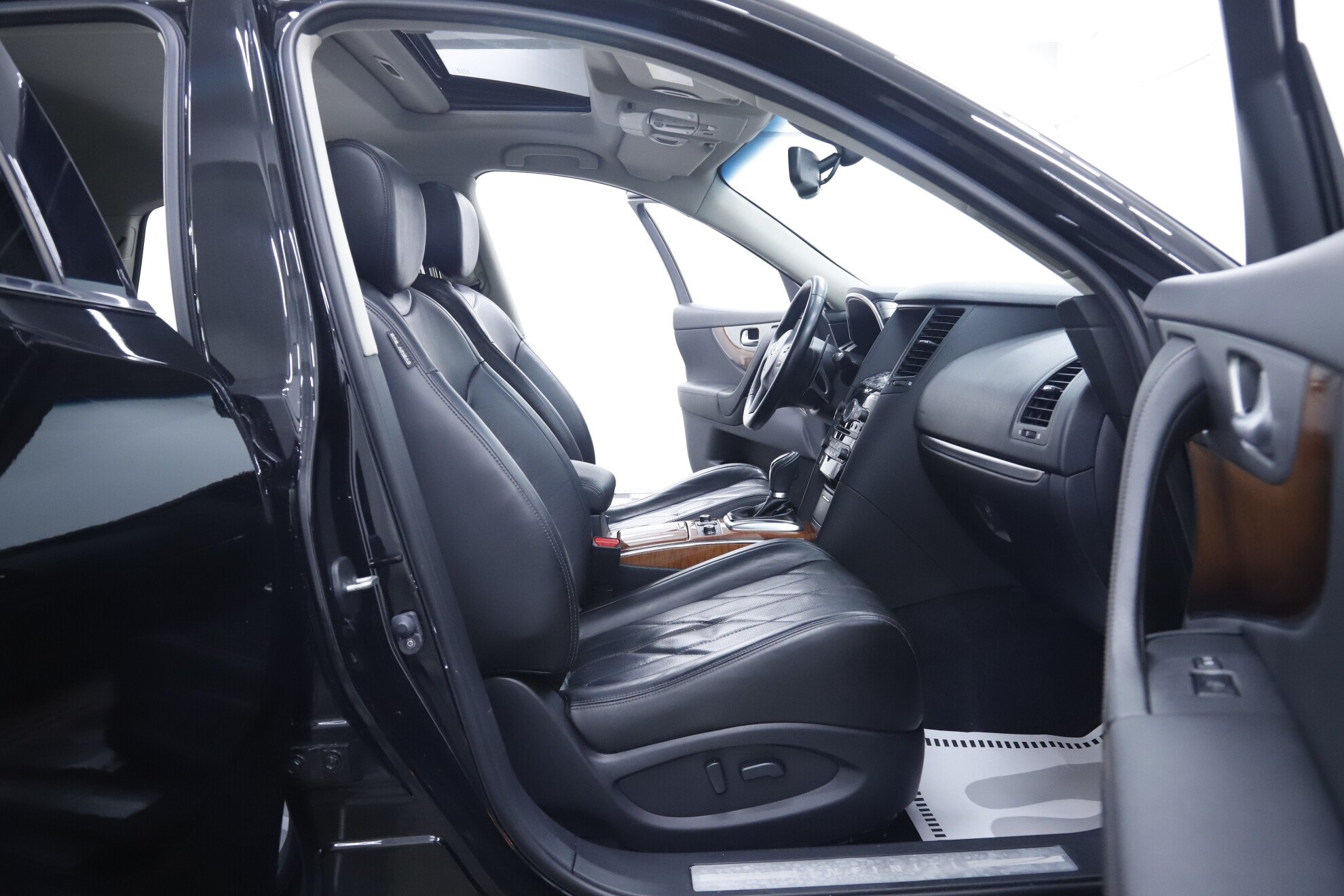 Infiniti QX70, 2016 фото 20