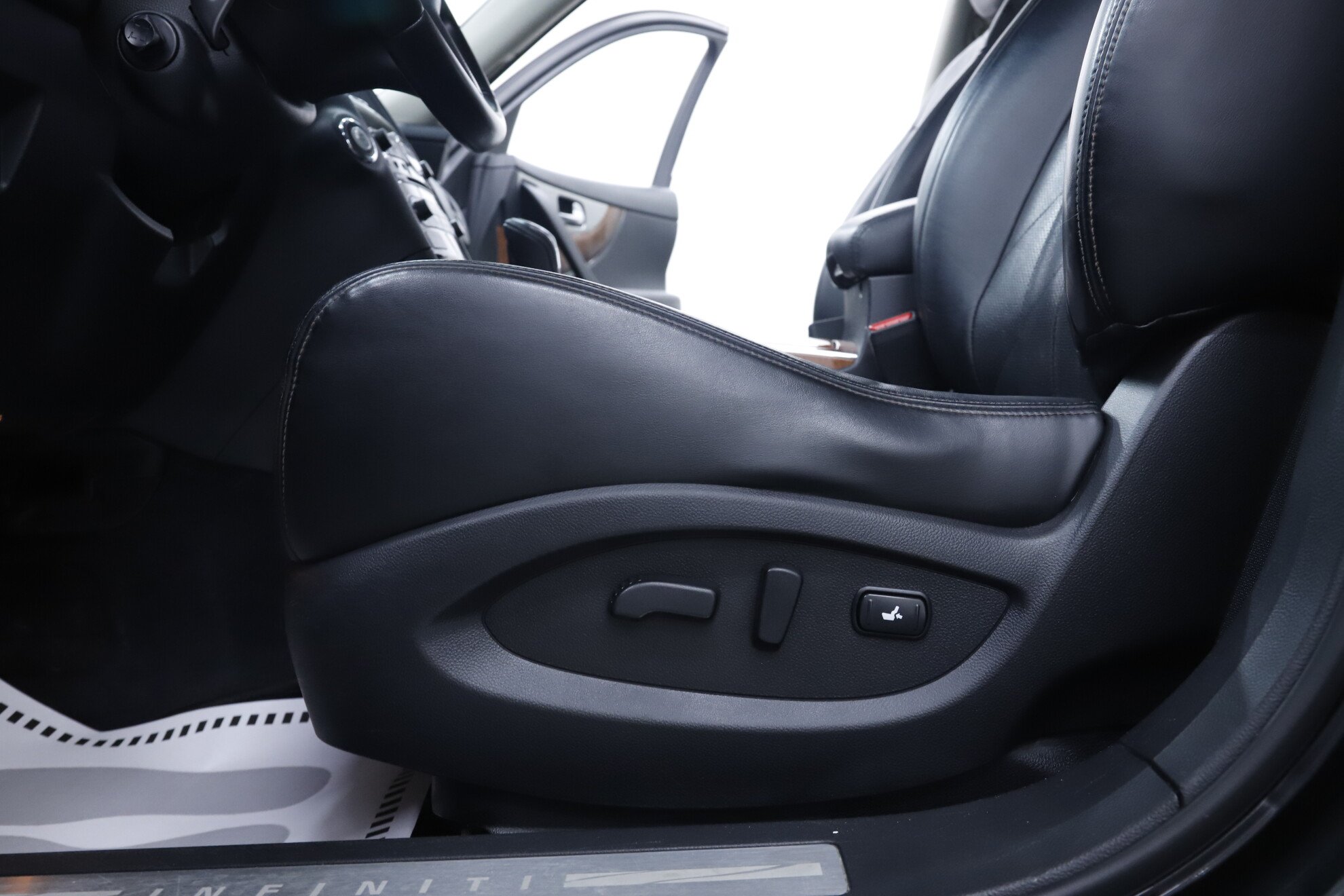 Infiniti QX70, 2016 фото 9