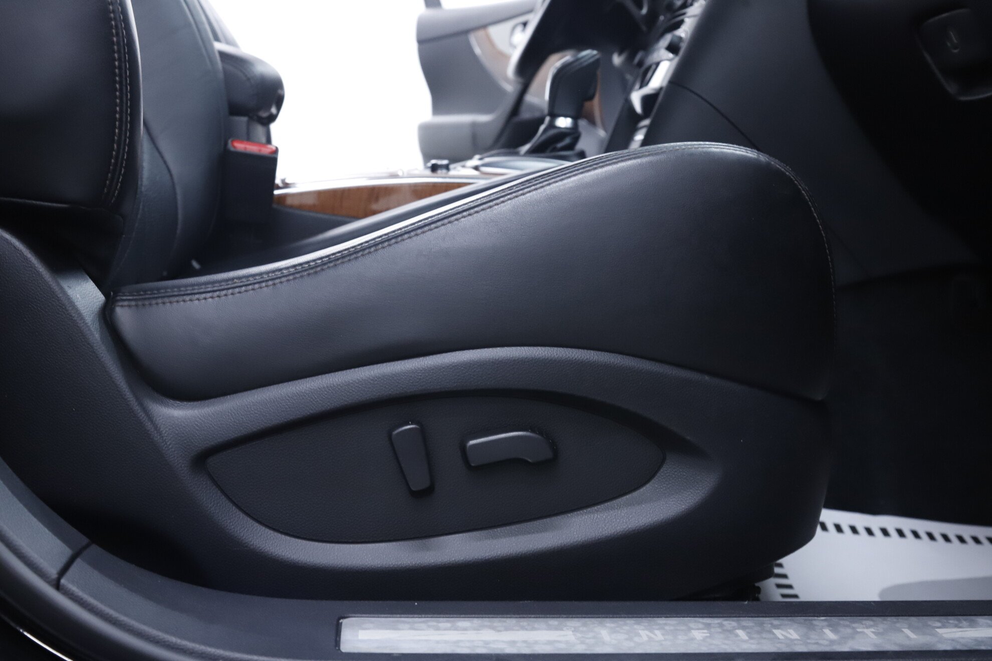 Infiniti QX70, 2016 фото 21
