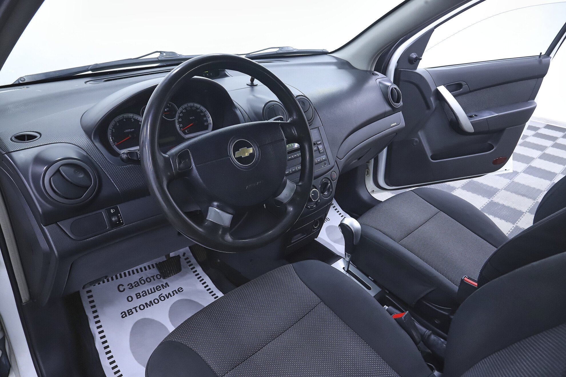 Chevrolet Aveo, I Рестайлинг, 2011 фото 8