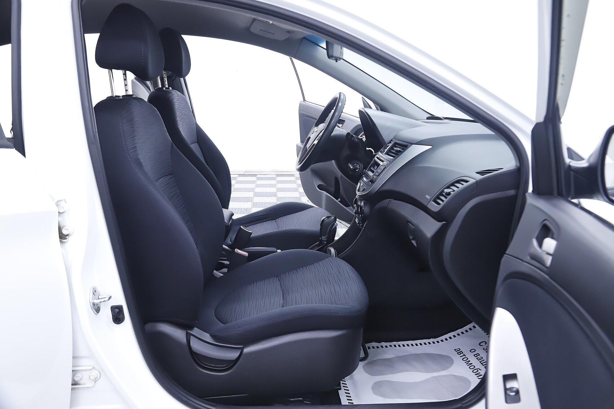 Hyundai Solaris, I Рестайлинг, 2015 фото 15