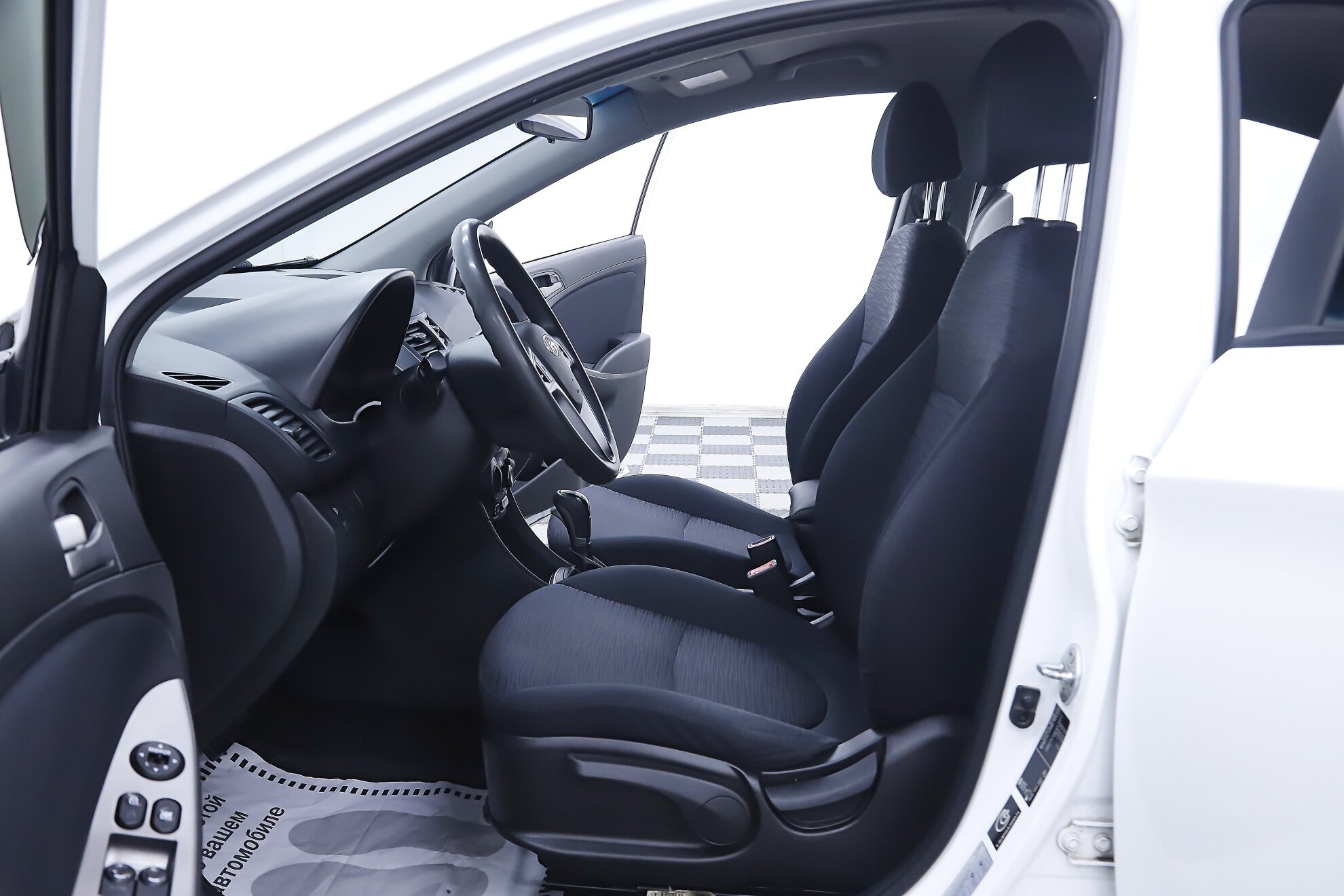 Hyundai Solaris, I Рестайлинг, 2015 фото 7