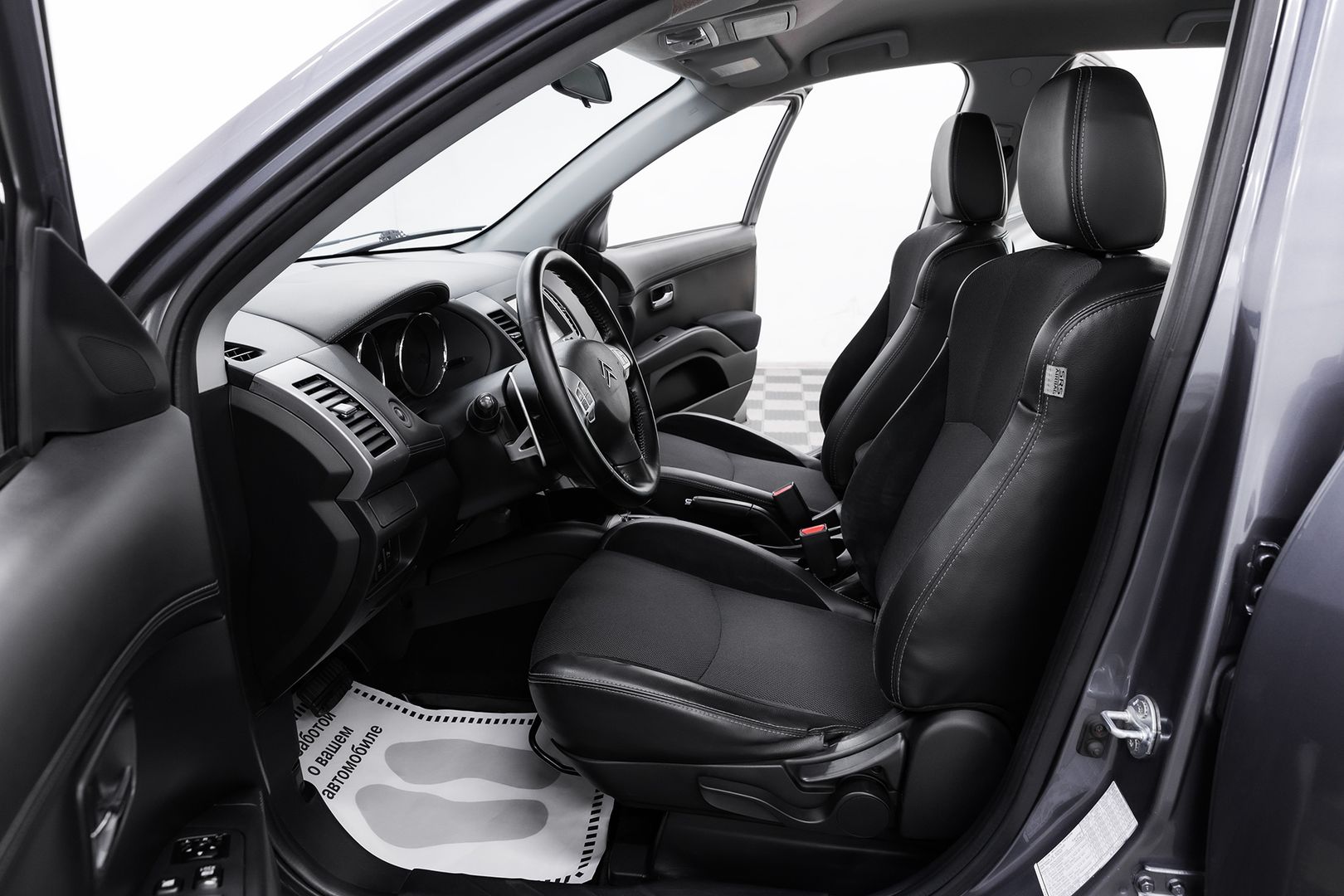 Citroen C-Crosser, 2010 фото 8