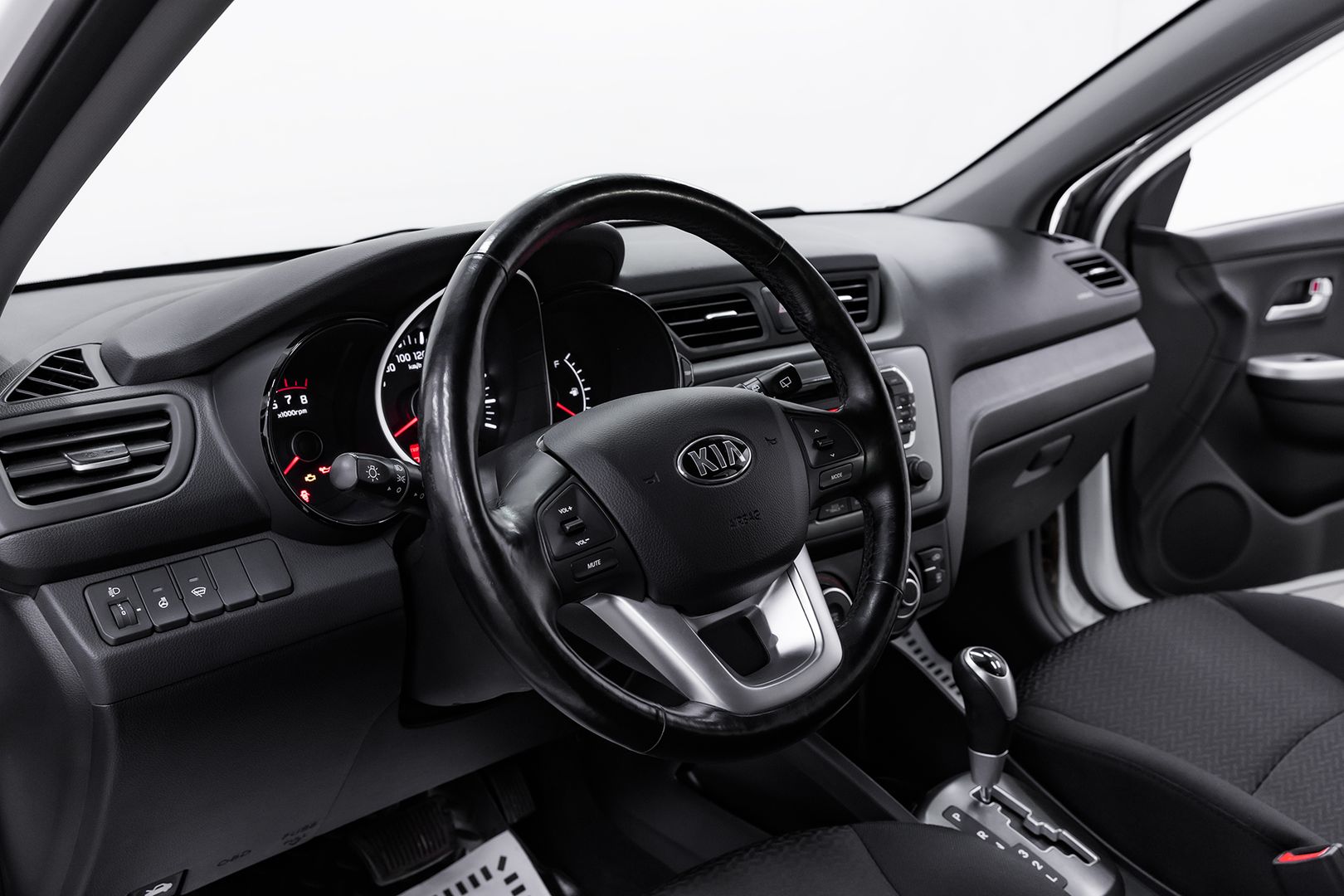 Kia Rio, III, 2015 фото 9